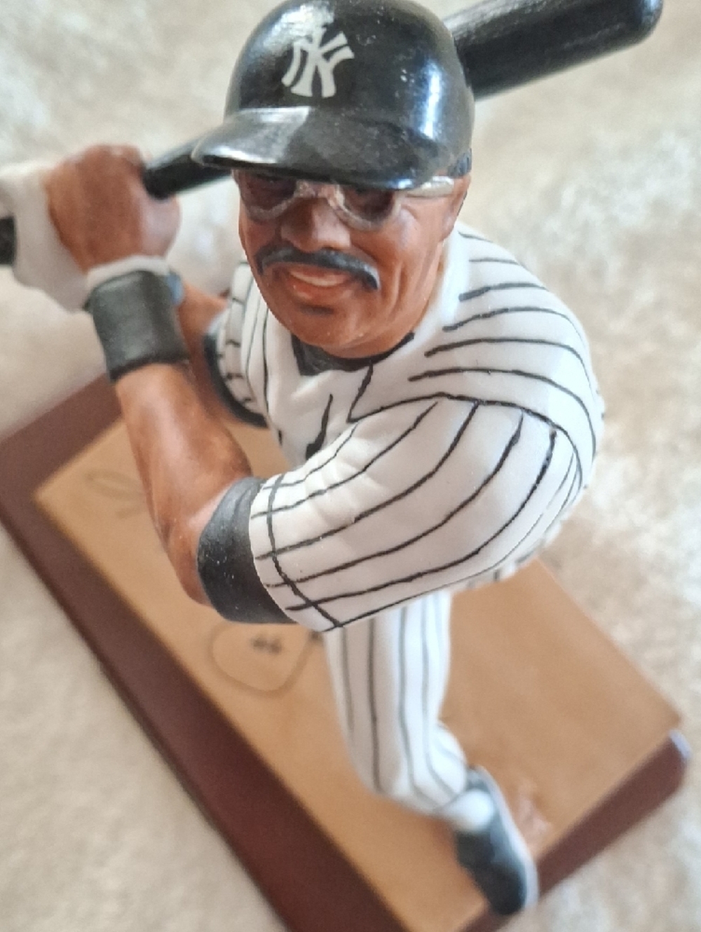 Reggie Jackson Porcelain Figurine - Picture 6 of 6